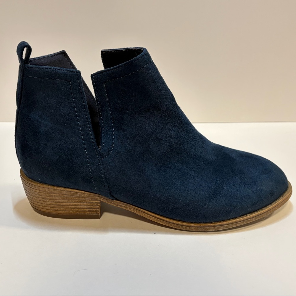 Journey Collection Women's Suede Navy Ankle Boots, Size 7